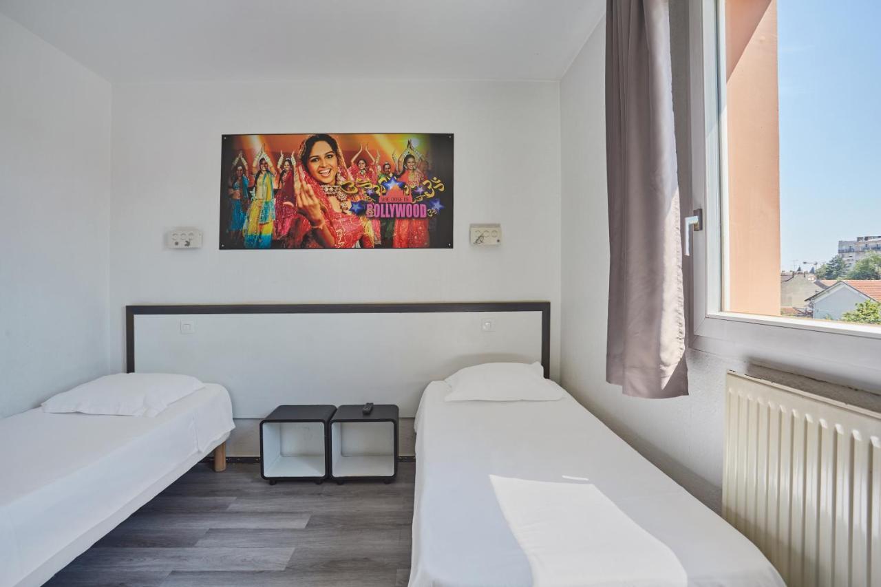 Hotel Cinepole - Proche Paris Жуенвіль-ле-Пон Екстер'єр фото